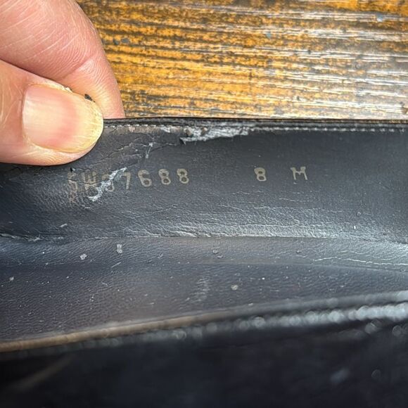 Stuart Weitzman Pointed Toe Low Heel Pumps Black Leather with Bow Accent size 8 - Picture 9 of 10